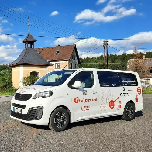 Poptávkovou dopravu nabízí v několika lokalitách i Liberecký kraj pod značkou Tvůj BUS IDOL.